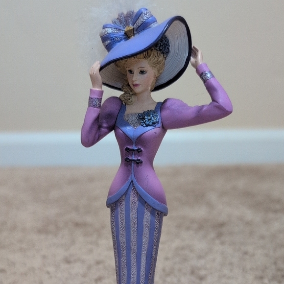 Thomas Kinkade Elegant Purple and Blue Figurines - Picture 3 of 5